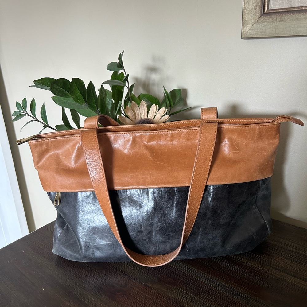 Overland women’s Hobo Jasmine Leather Shoulder Bag